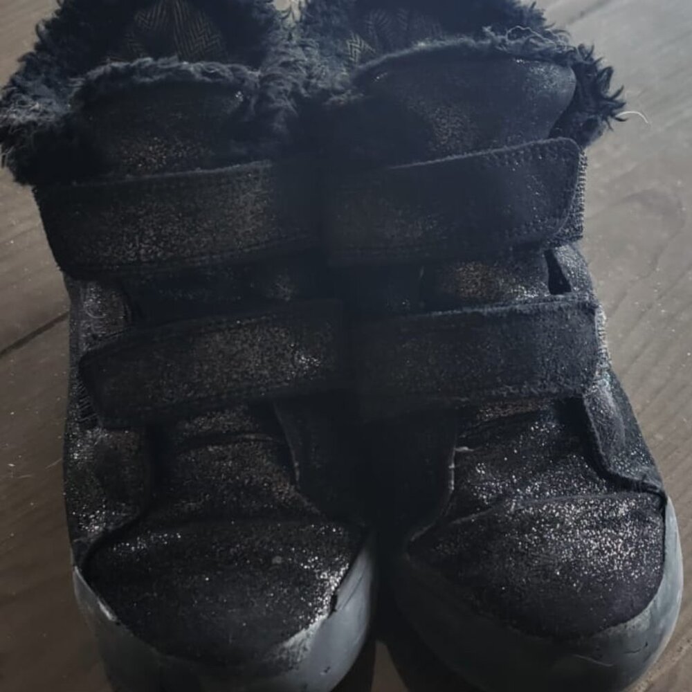 Naturino Dellen VL , EU Size 30 (US 12) Girls in Black